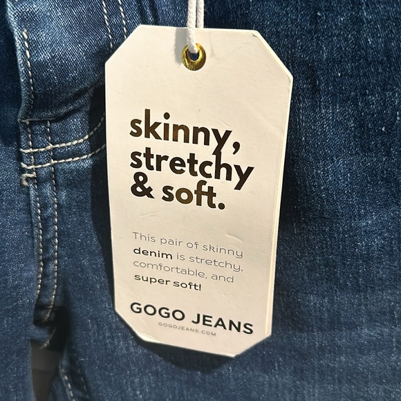NWT GOGO Jeans, Skinny, Stretchy, & Soft with Bling Pocket design and bootcut. - Picture 3 of 6